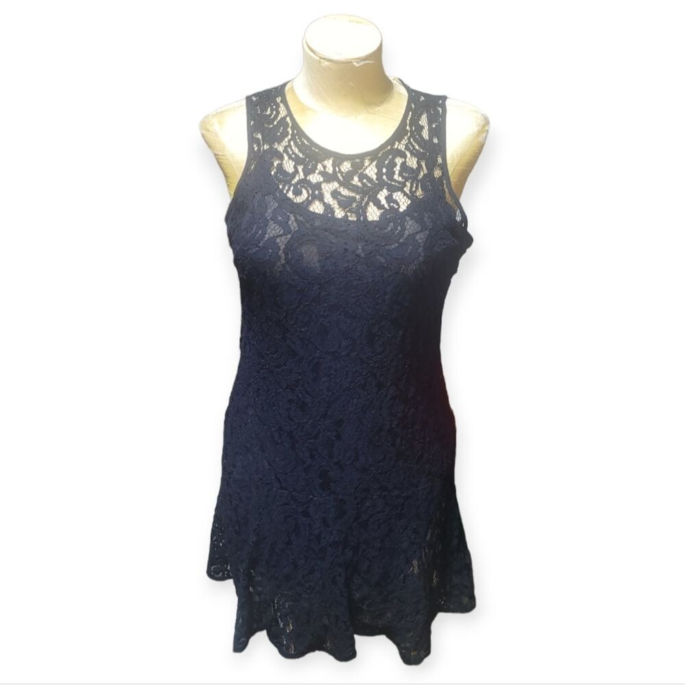 Michael Kors Beautiful Lace Dress with Lining Size 6